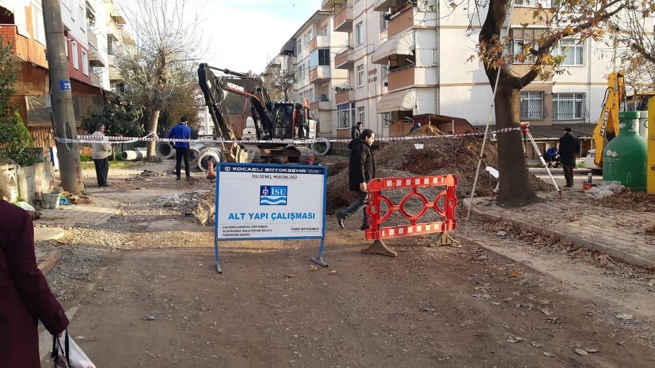 Kocaeli Körfez'de Doğalgaz Borusu Patladı: 3 Sokak ve Gümrükçüler Caddesi'ne Gaz Kesildi