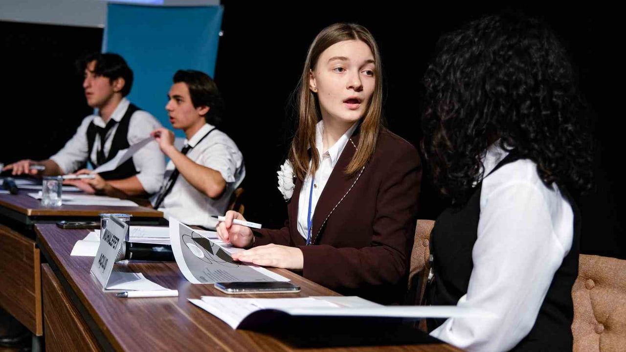 Kocaeli Liseler Arası Münazara Çaylak Turnuvası: 'Bi’ Diyeceğim Var' Sahneye Çıktı