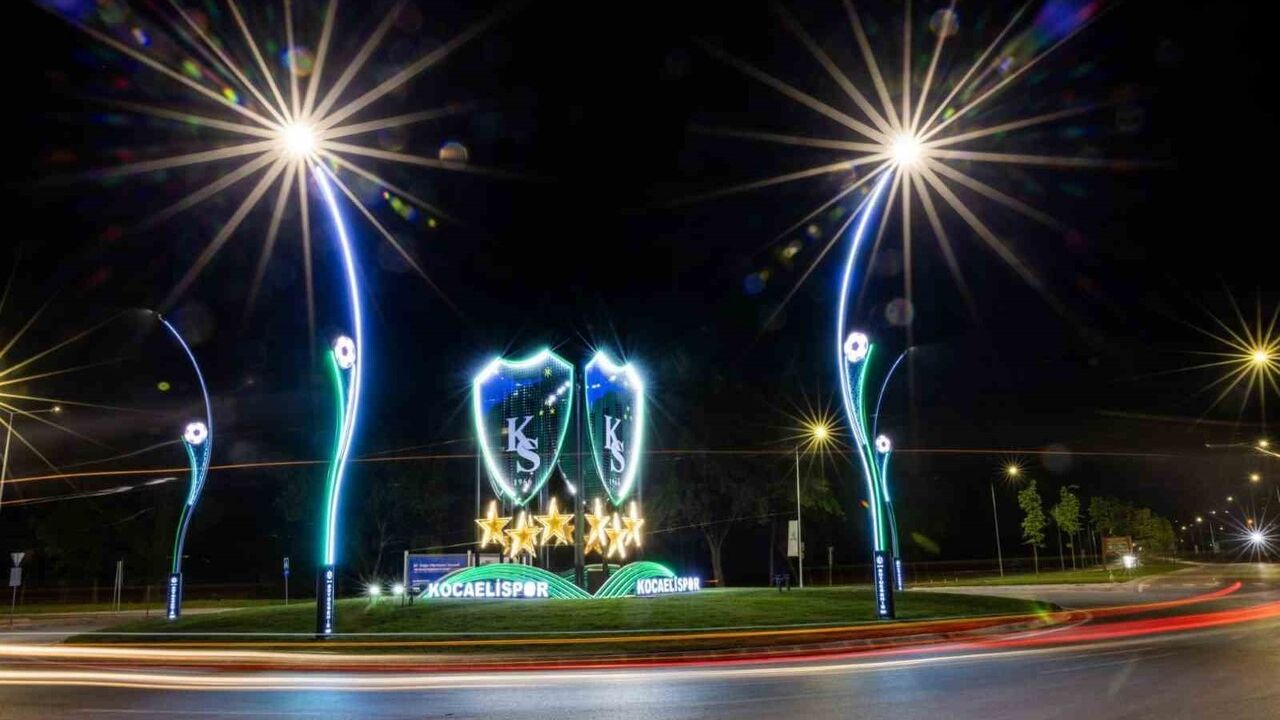 Kocaeli'nin Sosyal Alanları Gece Işıklarıyla Canlanıyor