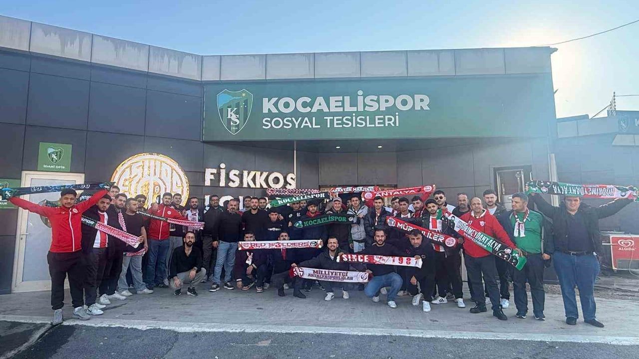 Kocaelispor-Antalyaspor İzmit’te Kardeşlik Mesajı: “Bizdensin Kardeşim”