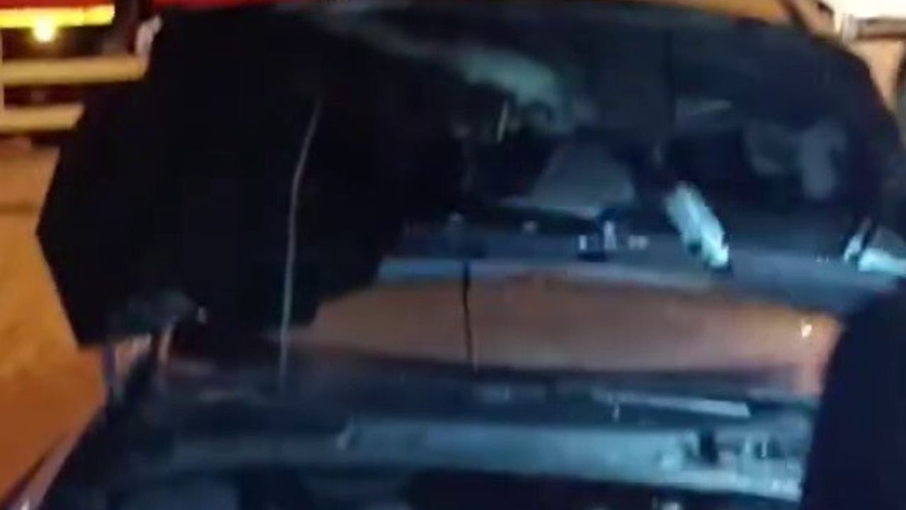 Konya Beyşehir'de Park Halindeki Otomobilin Motoru Yandı