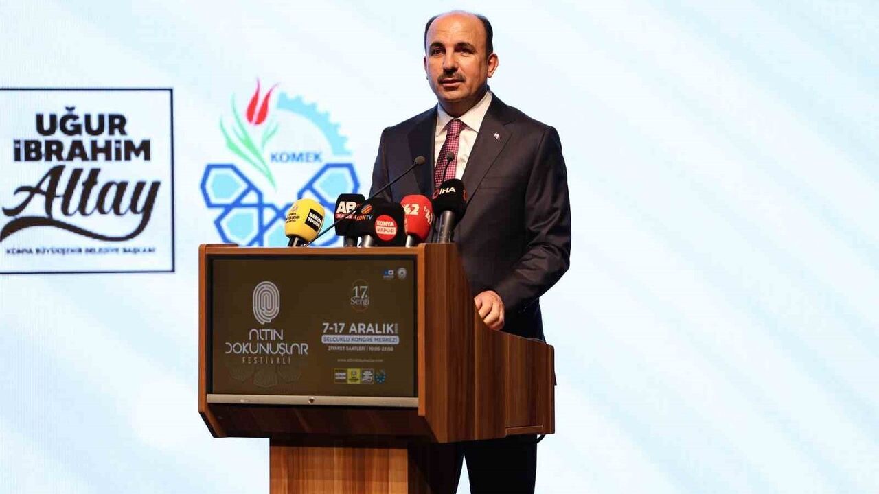 Konya'da 'İpek Yolu' Temalı 17. Altın Dokunuşlar Festivali ve Gazze Hayır Panayırı Açıldı