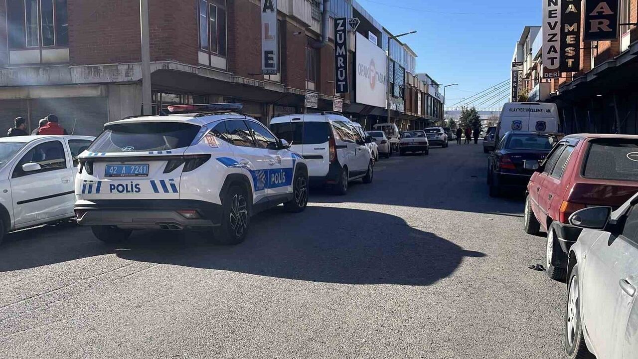 Konya'da kunduracıda kavga: 1 kişi bacağından bıçaklandı