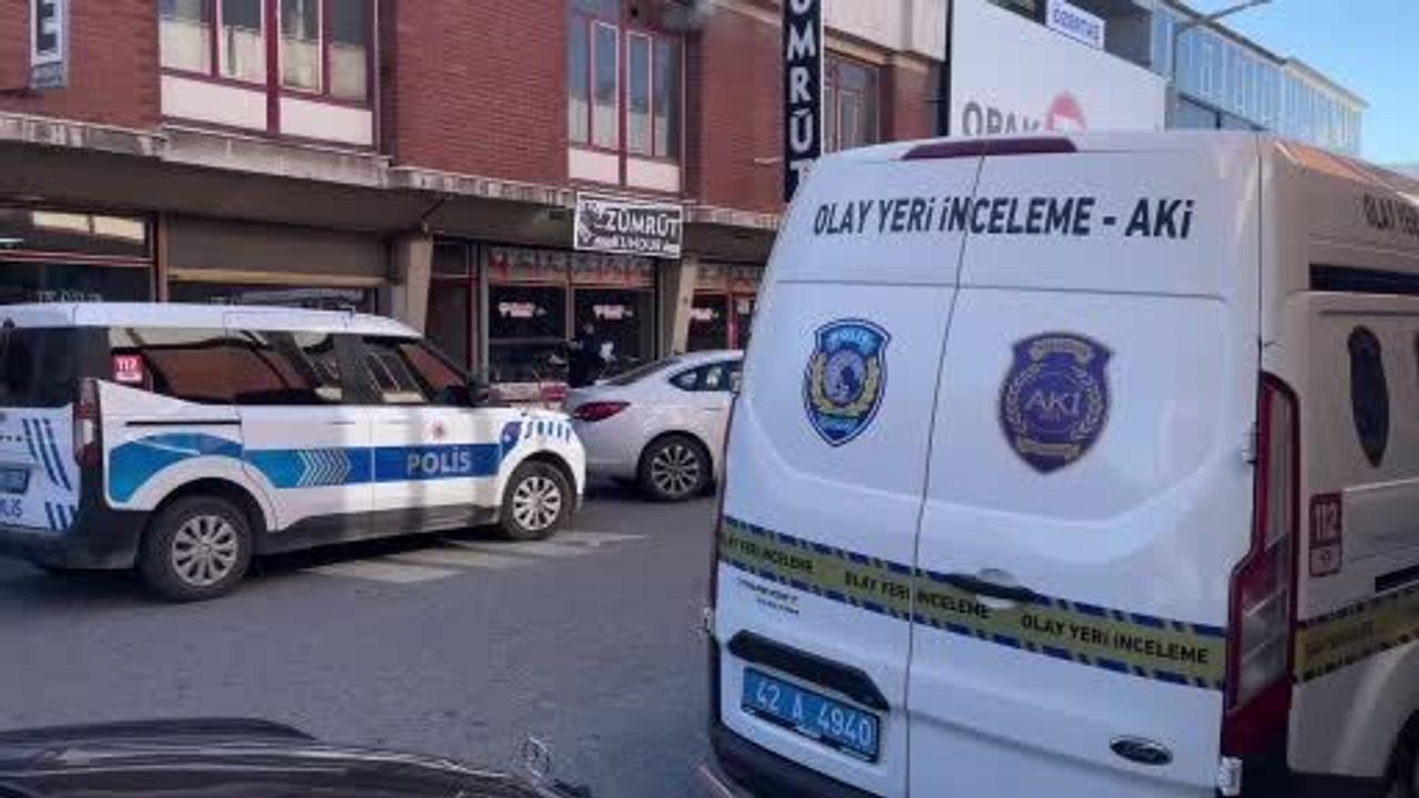 Konya'da kunduracıda kavga: Yabancı uyruklu işçi bacağından bıçaklandı