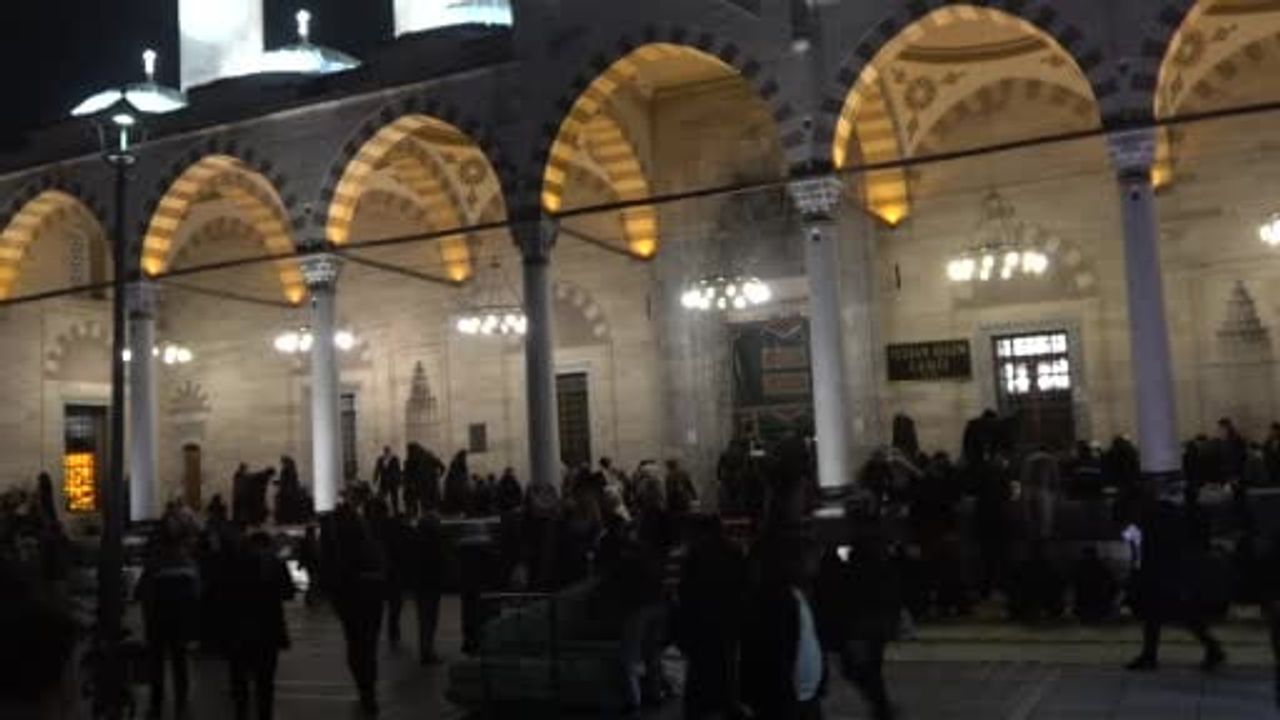 Konya'da Regaib Kandili'nde Eller Semaya Açıldı