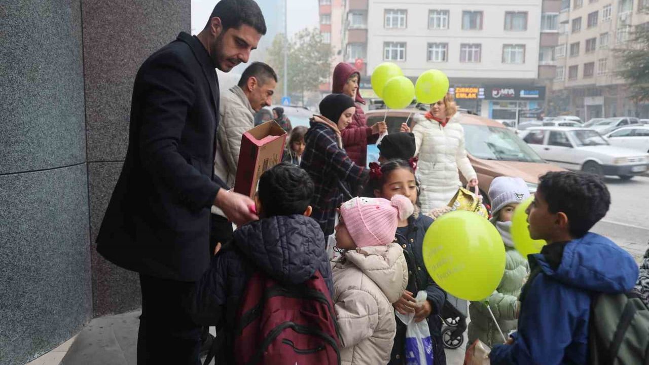 Konya'da Şivlilik Geleneği Sürüyor: Çocuklar Kapı Kapı Şeker Topladı