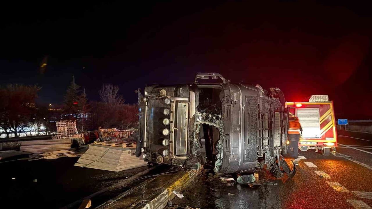 Konya Kulu'da Otomobil ile Tır Çarpıştı: 1 Yaralı