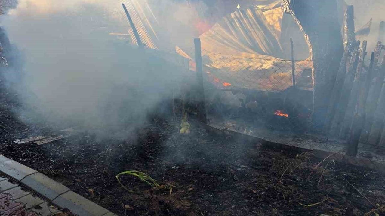 Korkuteli'nde Ev Yangını: Çomaklı Mahallesi'nde Konut Kullanılamaz Hale Geldi