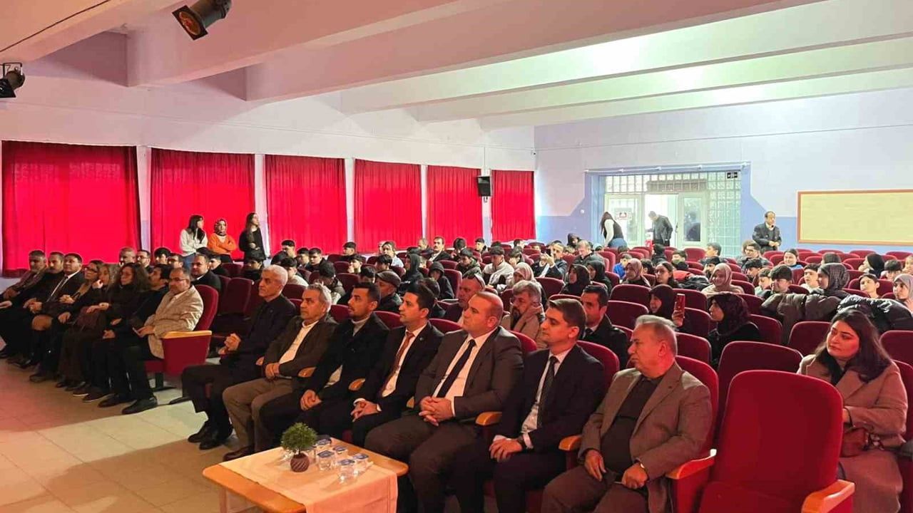 Köşk Anadolu İmam Hatip Lisesi'nde Şiir ve Müzik Dinletisi İlgi Topladı