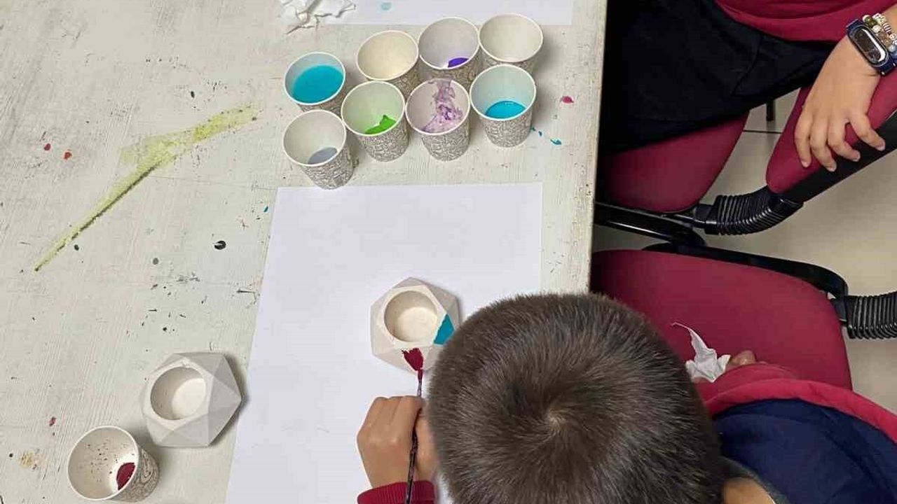 Kötekli Gençlik Merkezi'nde Sanat Atölyeleri Çocukları Yaratıcılığa Taşıyor