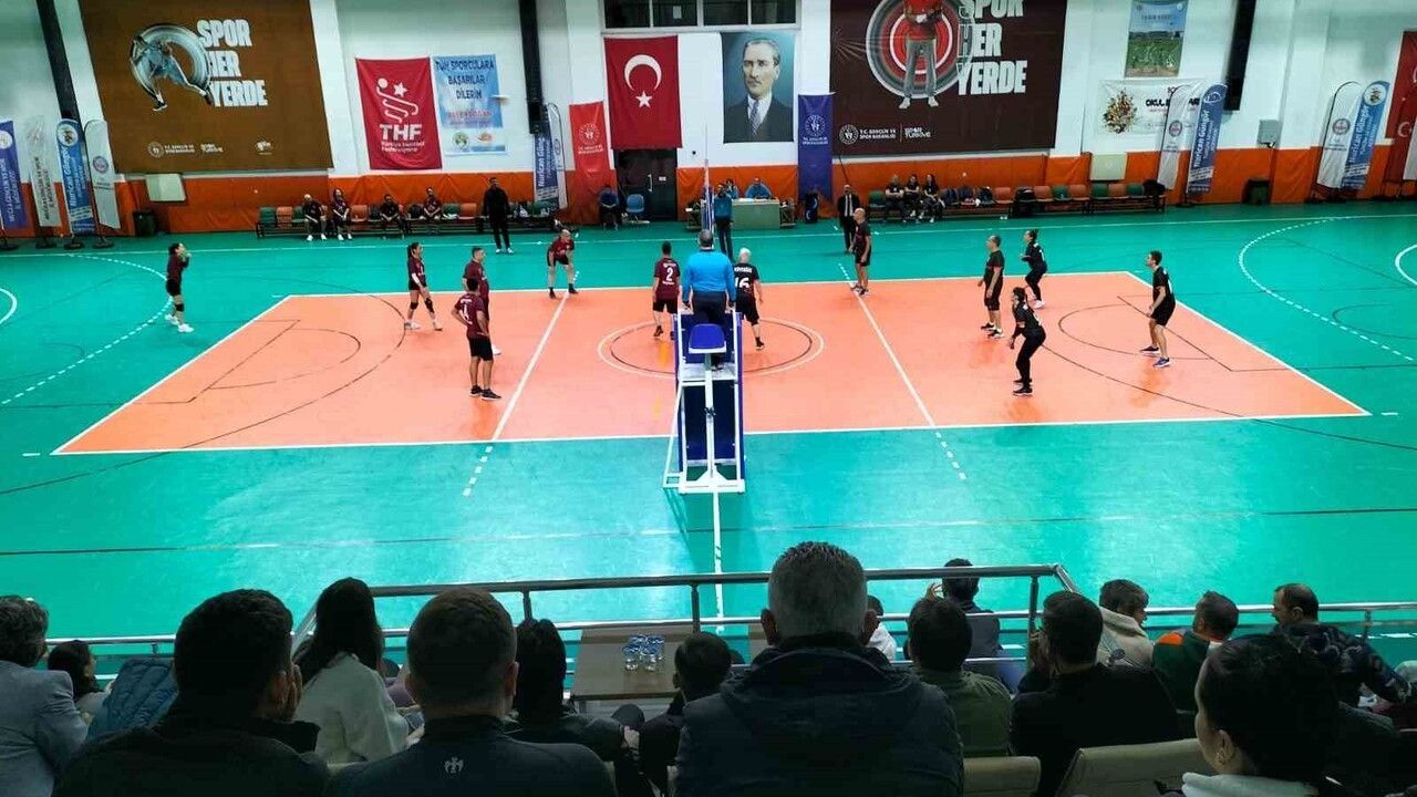 Köyceğiz'de Ödüllü Voleybol Turnuvası Başladı — 25 Takım, 15 bin TL Ödül