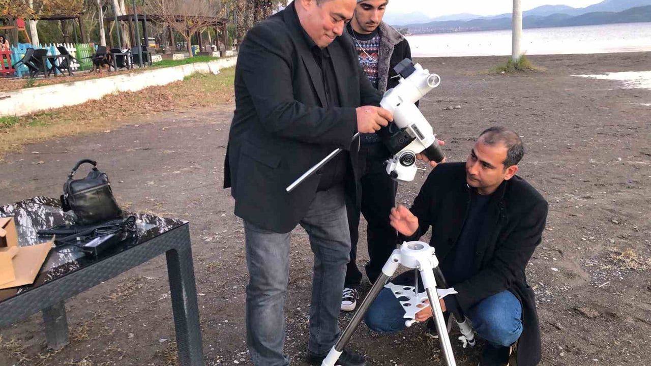 Köyceğiz'de Öğrenciler Teleskopla Ay ve Satürn’ü İnceledi