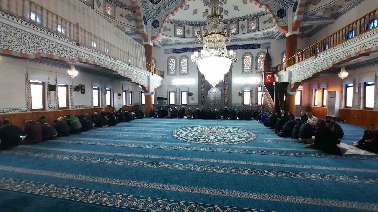 Köyceğiz'de Yılın Son Sabah Namazı Toparlar Merkez Camii'nde