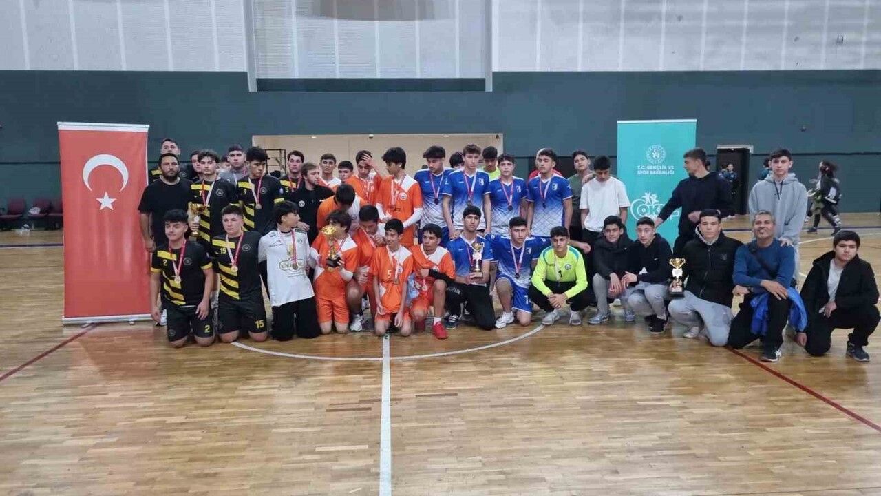 Köyceğizli Hentbolcular Okul İl Birinciliğinde Dereceye Girdi