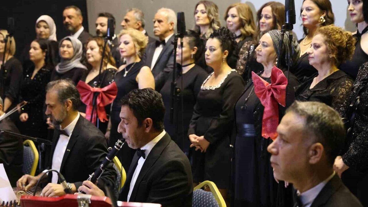 Kozan'da 25 Kişilik Koro: Kebapçısından Doktoruna Sahne Büyüsü