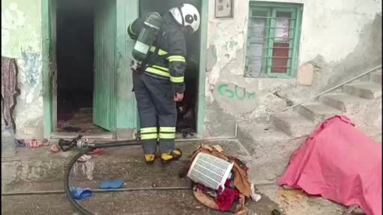 Kozan'da Ev Yangını Söndürüldü: Taş Mahallesi'nde Paniğe Neden Oldu