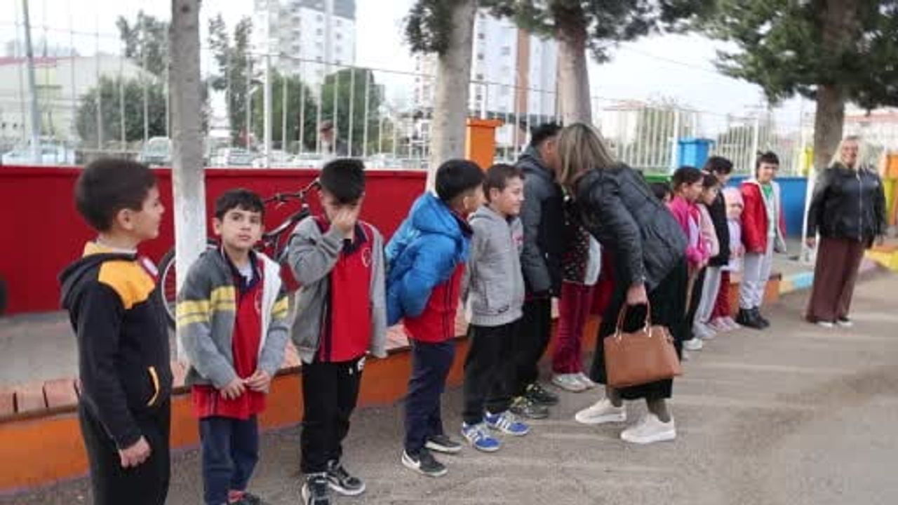 Kozan'da Öğrencilerden İyilik Seferberliği: Yatılı Okula Dayanışma Ziyareti