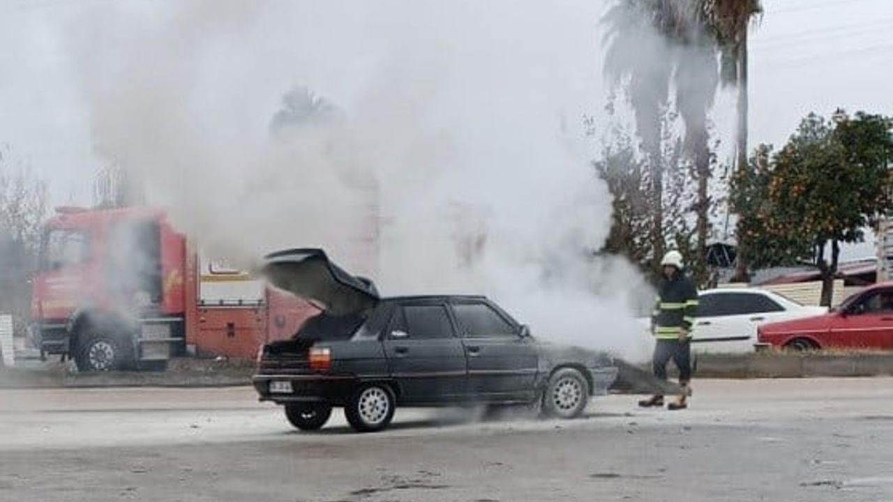 Kozan'da Park Halindeki Otomobilde Yangın: 34 JA 448 Plakalı Araç Söndürüldü
