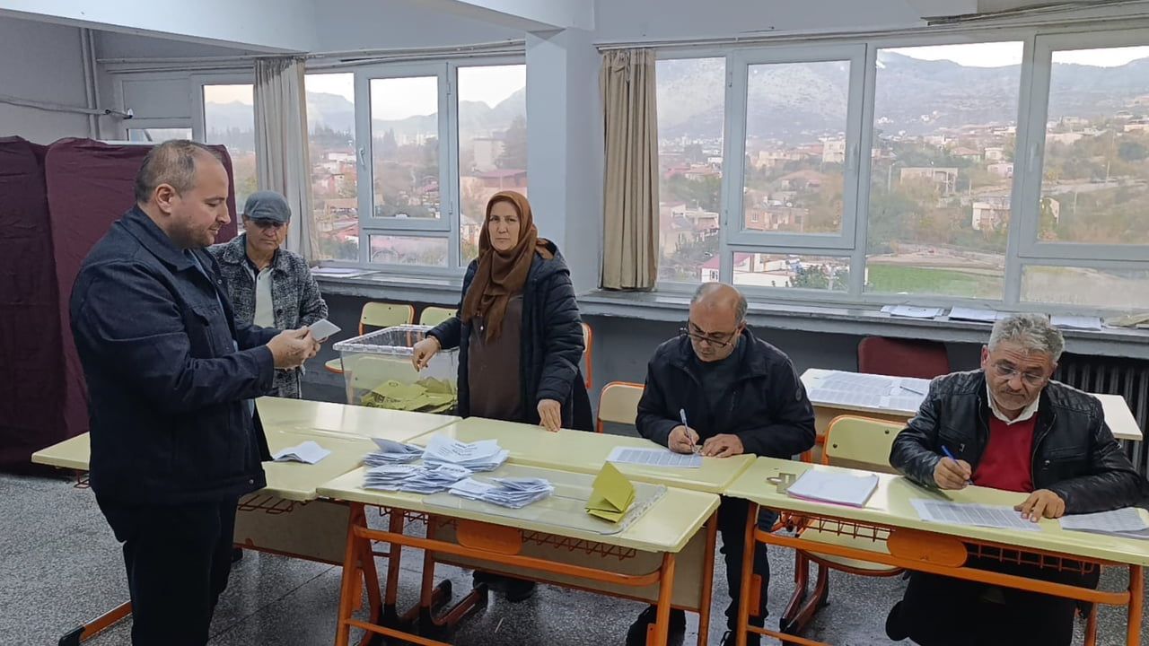 Kozan'da Yeni Muhtar Soner Özev 2 Oy Farkla Seçildi