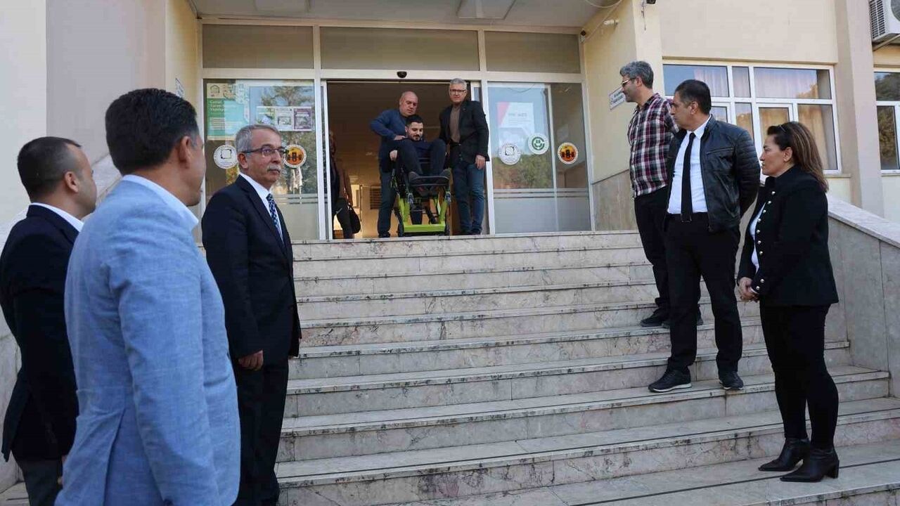 Kozan MYO'ya Otomasyonlu Merdiven Tırmanıcı: Engeller Belediye Desteğiyle Kaldırıldı