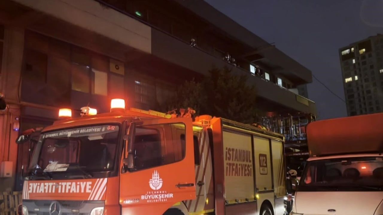 Küçükçekmece Marmara Sanayi Sitesi'nde Havalandırma Bacasında Yangın