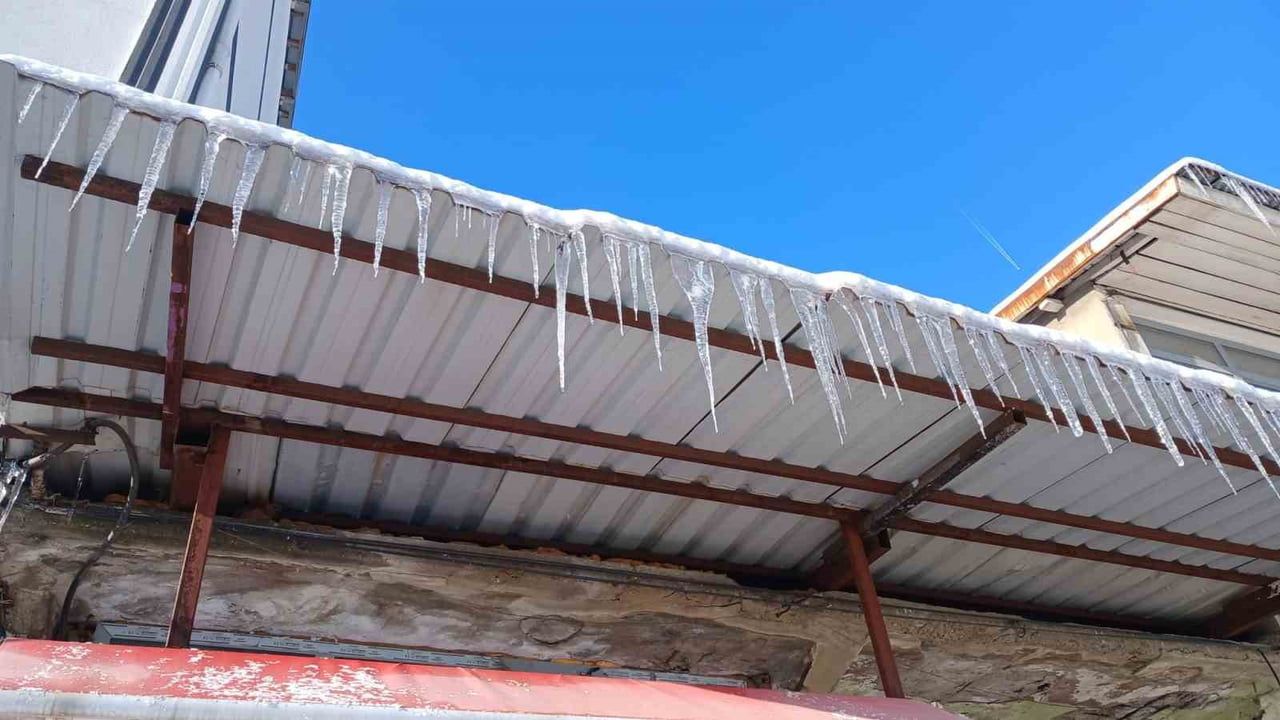 Kulp’ta sokaklar buz tuttu: Diyarbakır’da sıcaklık -15°C