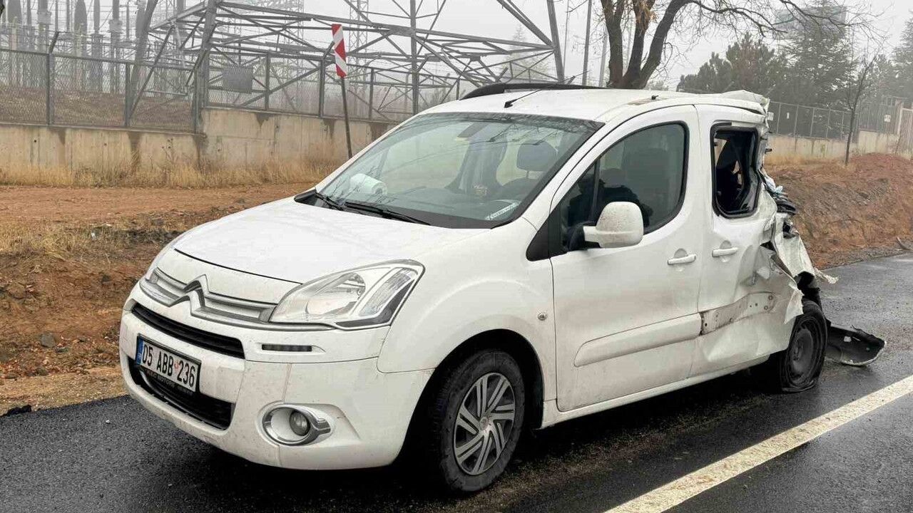 Kulu'da Yoğun Sis Trafik Kazalarına Neden Oldu: 2 Yaralı