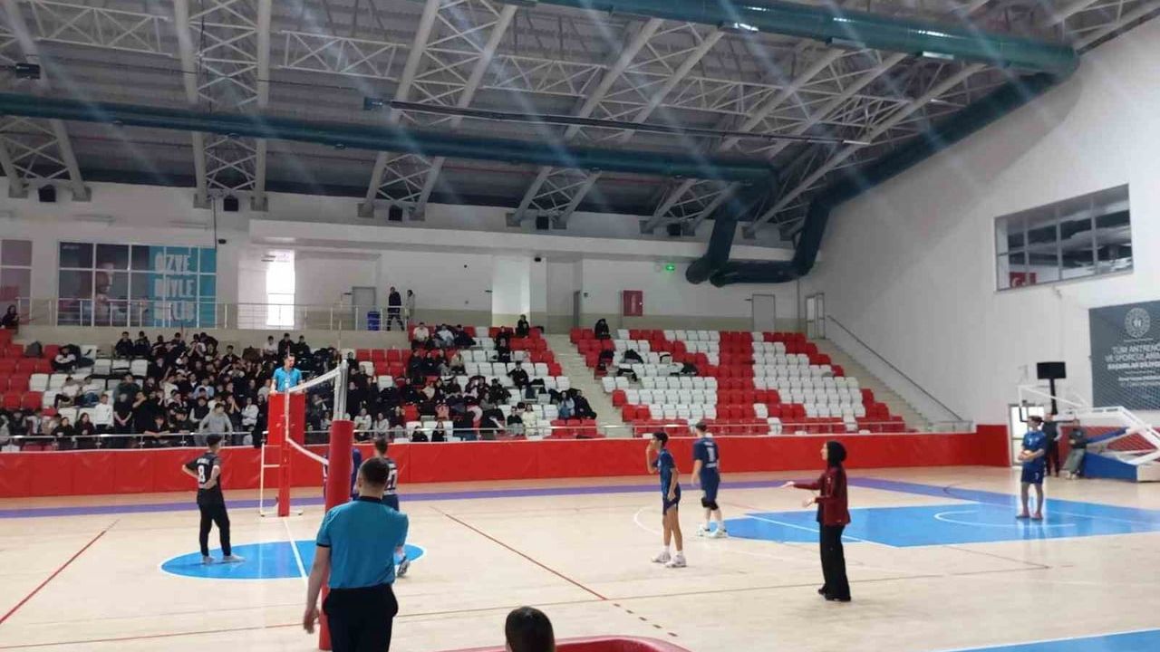 Kumral Abdal Anadolu Lisesi Erkek Voleybol Takımı 10. Kez İl Şampiyonu