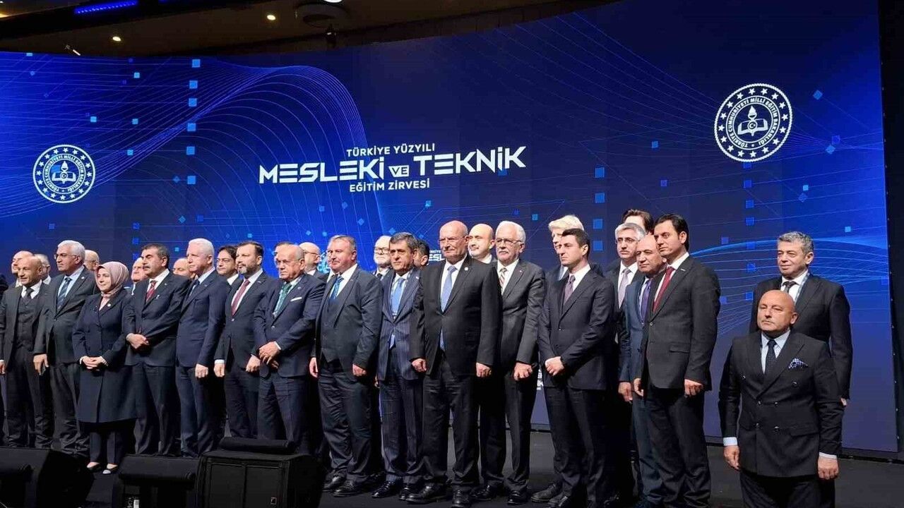Künkcü İstanbul'da Mesleki Eğitim Zirvesi'nde Aydın'ı Temsil Etti