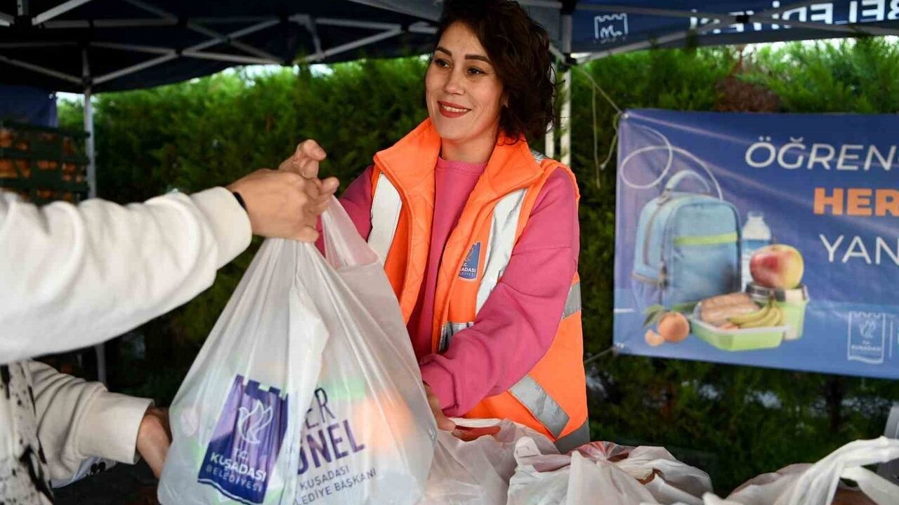 Kuşadası Belediyesi'nden Haftalık Beslenme Desteği — 6-14 Yaş, 1440 Çocuğa