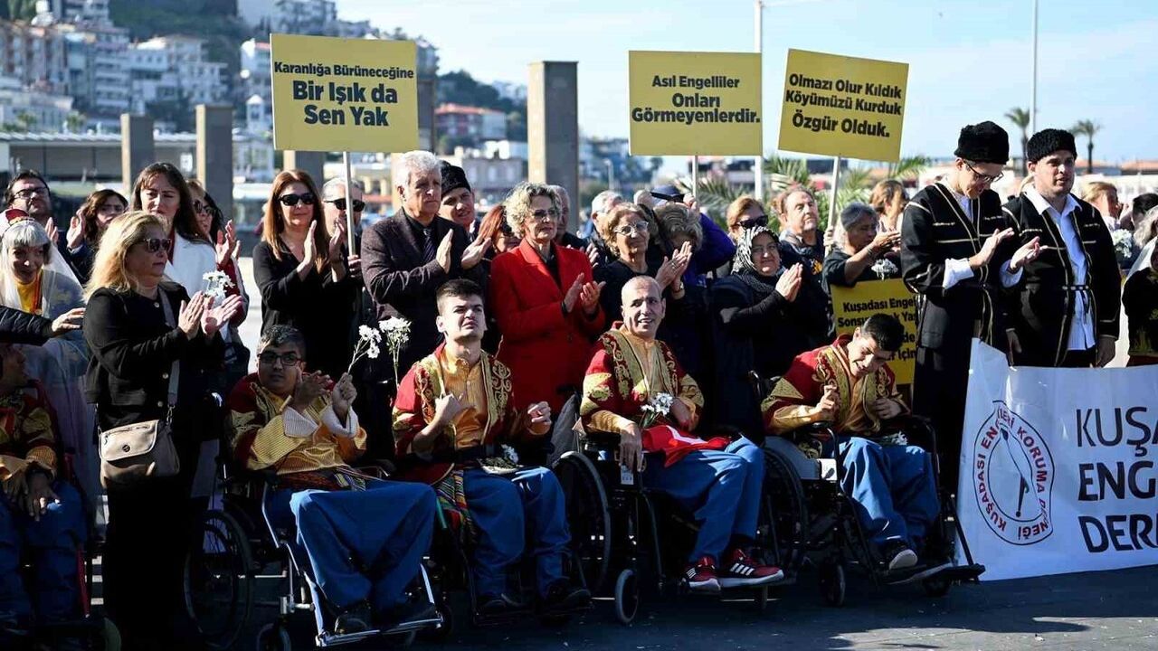 Kuşadası'nda 3 Aralık Dünya Engelliler Günü Kortejle Kutlandı