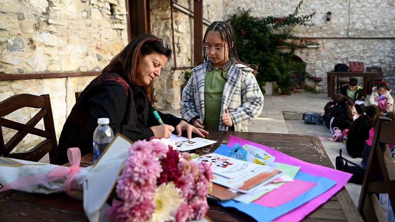 Kuşadası’nda Çocuklara Kitap ve Hayvan Sevgisi