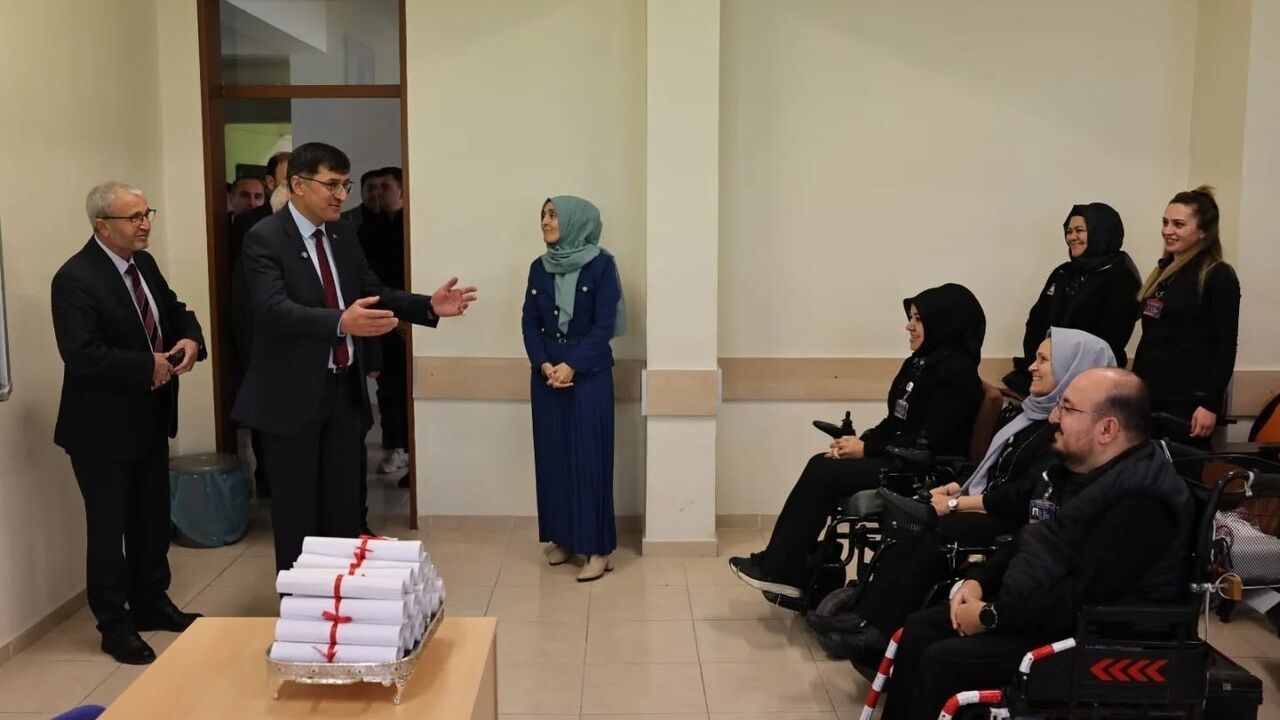 Kütahya Belediyesi’nde 26 personele işaret dili sertifikası