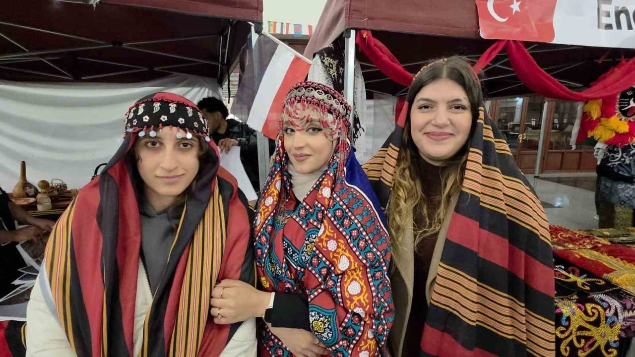 Kütahya'da 3. Uluslararası Öğrenci Buluşması: 13 Ülkenin Kültürleri Sergilendi