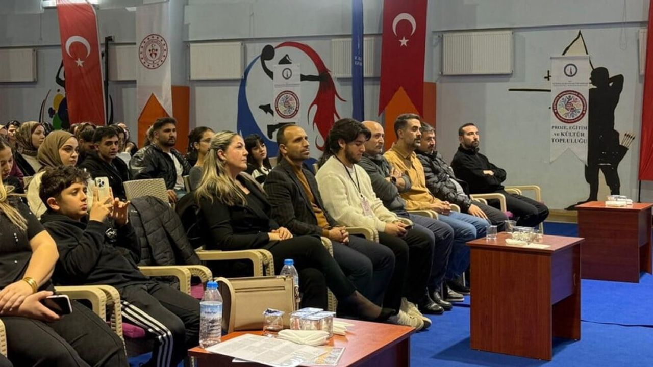 Kütahya'da 6. Eğitim Zirvesi: Murat Ülkü ve Yakup Akkaya Sunumları