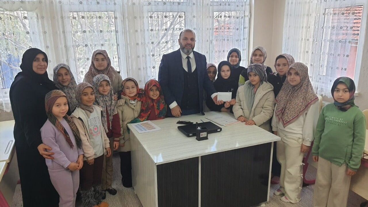 Kütahya'da 7-10 Yaş Kur'an Kursu Öğrencilerinden Filistin'e Anlamlı Bağış