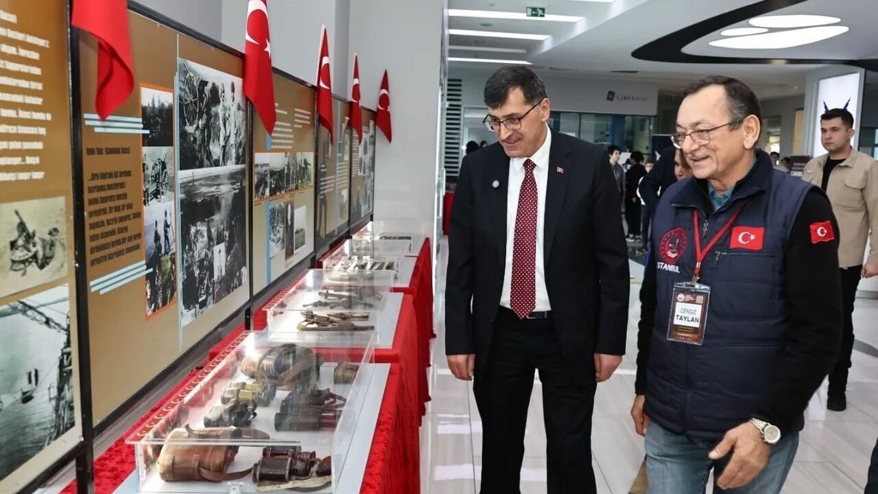 Kütahya'da 'Çanakkale Ruhu ile Geçmişe Yolculuk' Sergisini Eyüp Kahveci Ziyaret Etti