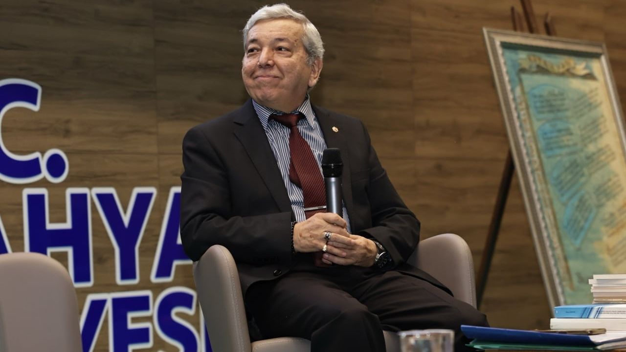 Kütahya'da Esat Anık için 'Saygı Gecesi' — Şiir ve Müzik Buluştu