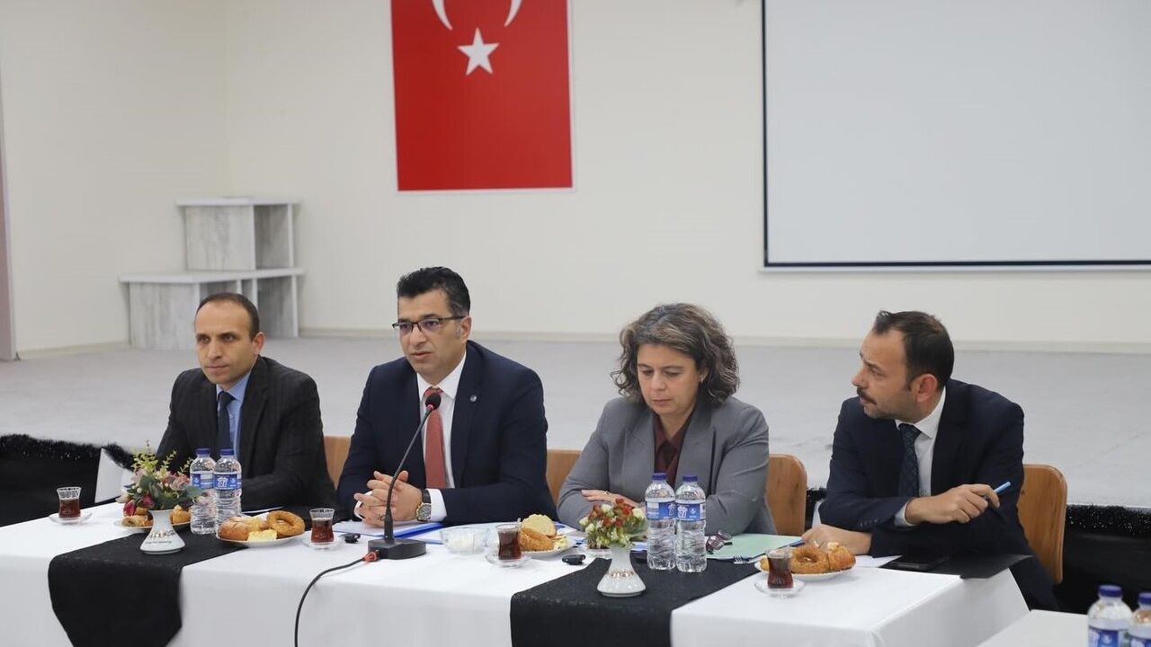 Kütahya'da Gençlik ve Spor Müdürleri Tuğçe Özer ile Bir Araya Geldi