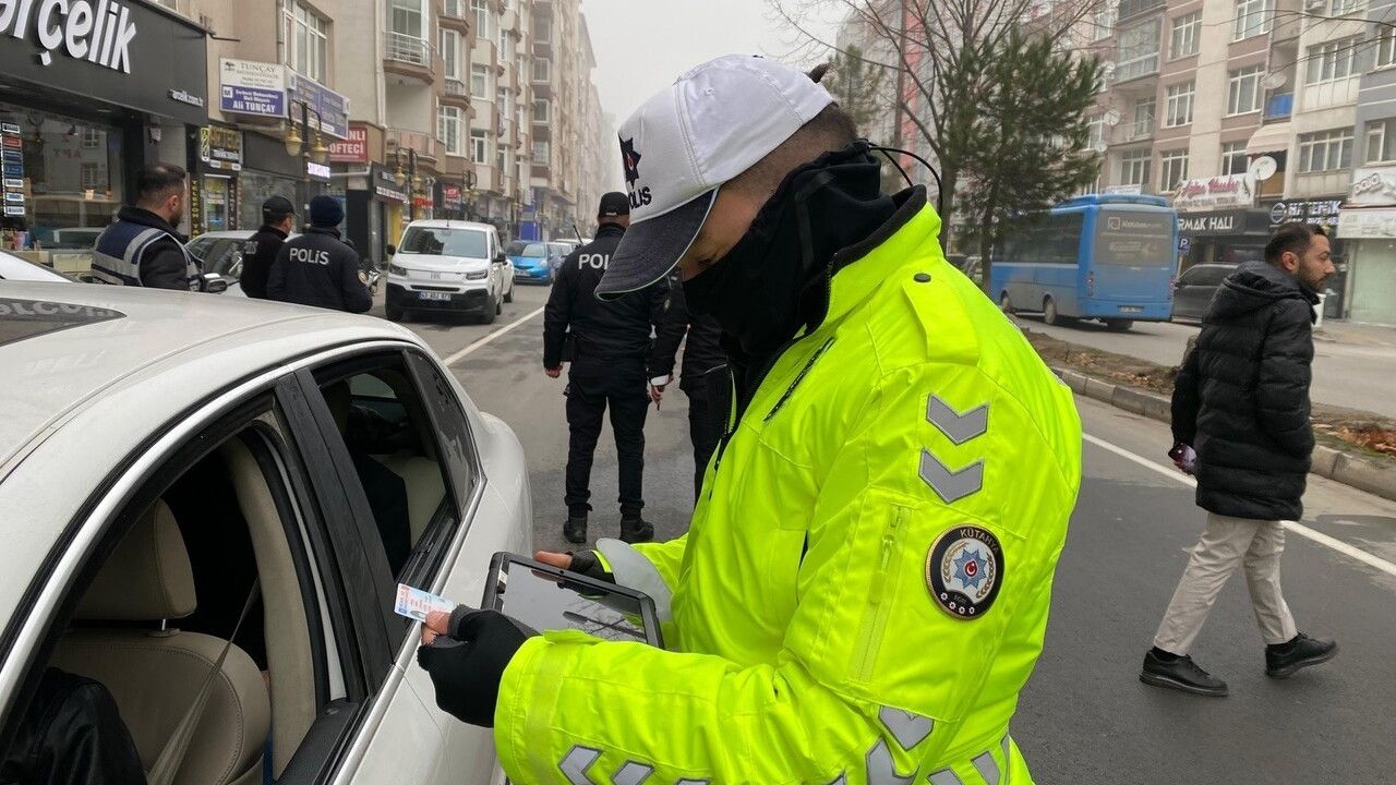 Kütahya'da Geniş Asayiş Uygulaması: 16 bin 69 Kişi Sorgulandı