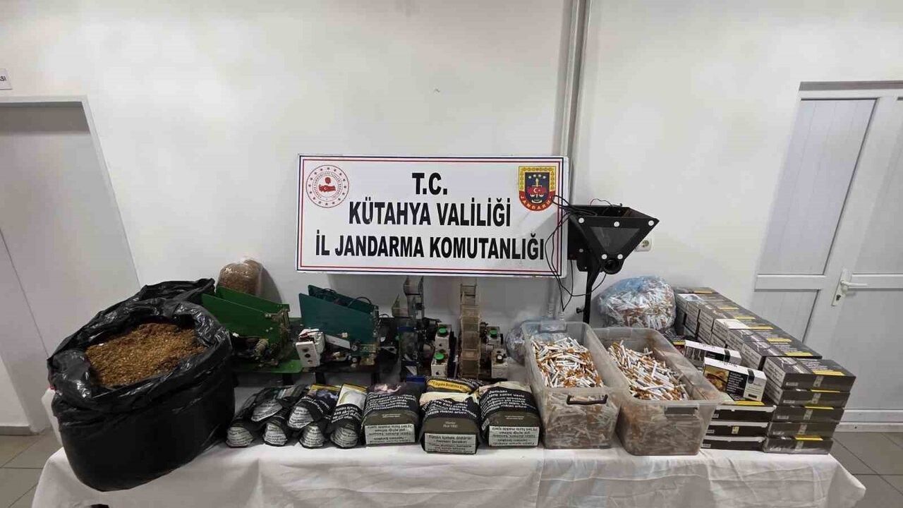 Kütahya'da Jandarma Operasyonu: 20.600 Makaron ve 31 Kg Kaçak Tütün Ele Geçirildi
