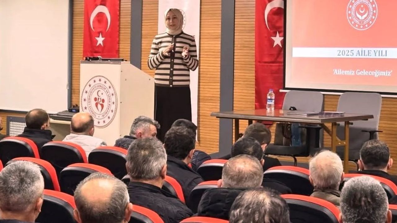 Kütahya'da Muhtarlara 'Aile Yılı' Eğitimi