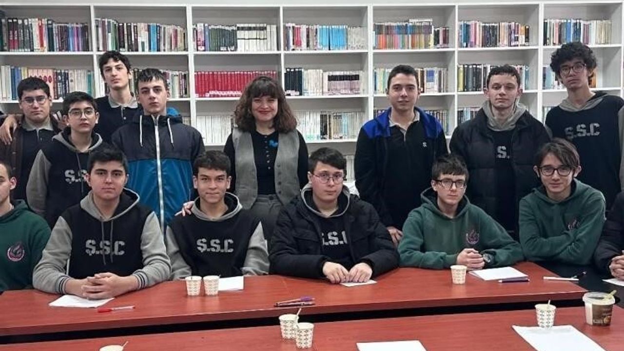 Kütahya'da Nihan Özebeoğlu ile Öğrenci-Yazar Buluşması