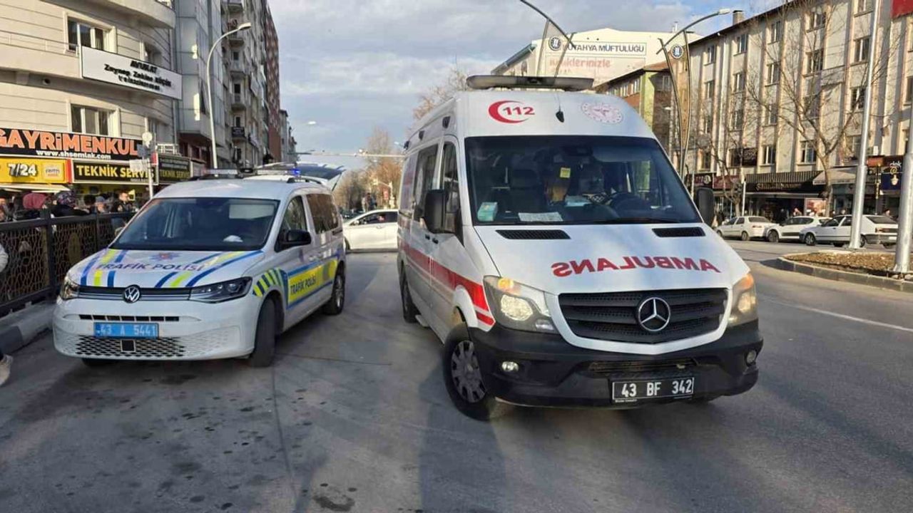 Kütahya'da Otomobil ile Motosiklet Çarpıştı: 1 Yaralı