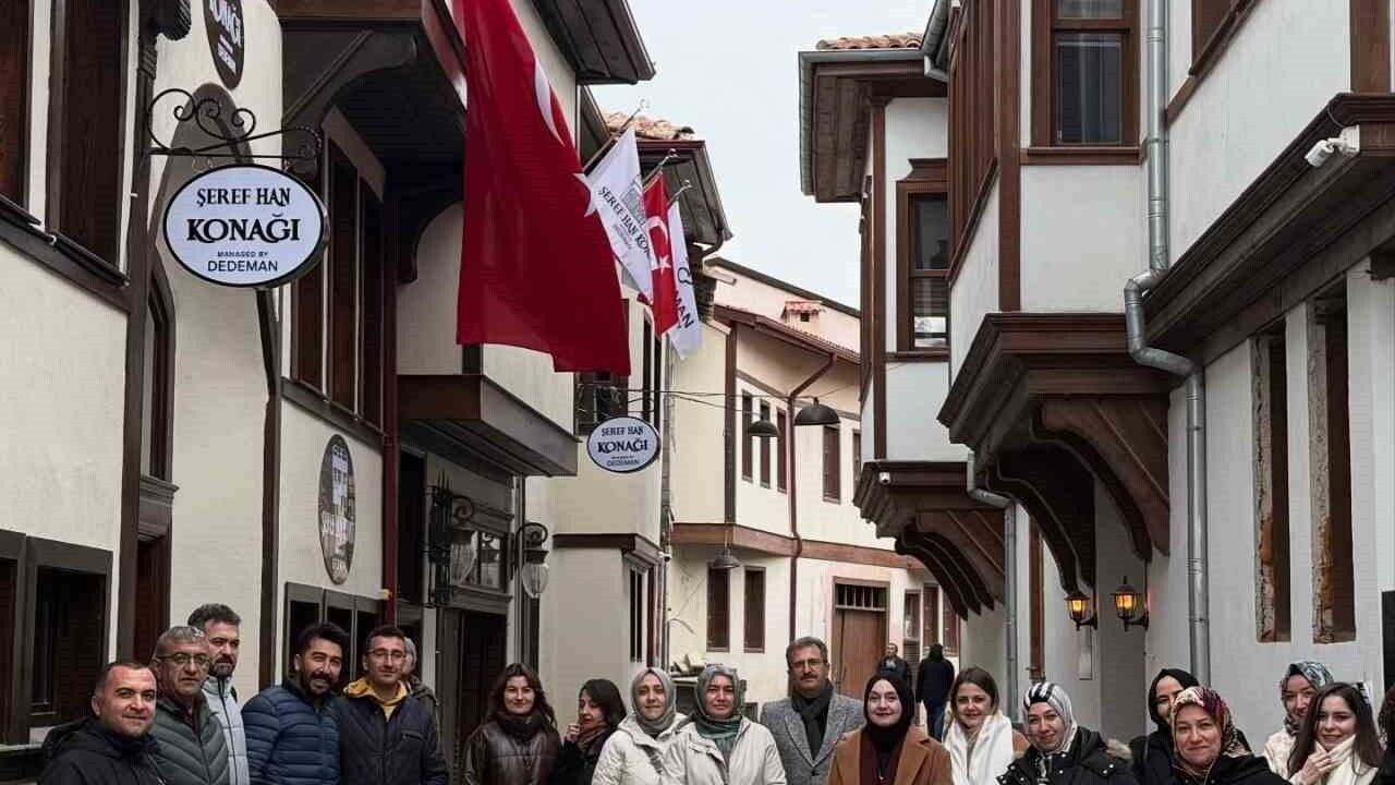 Kütahya'da Şehir ve Kültür Gezisi: Öğretmenlere Çini ve Tarih Eğitimi