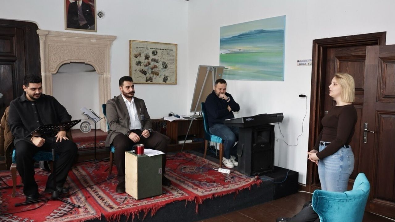 Kütahya’da Türk Halk Müziği Yetenek Sınavı’na Yoğun İlgi