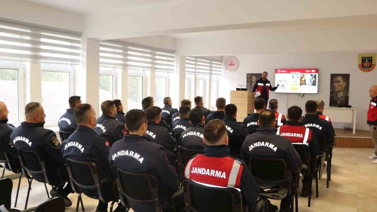 Kütahya Jandarma Personeline 'Belgesiz Hayvan Hareketleri' Eğitimi