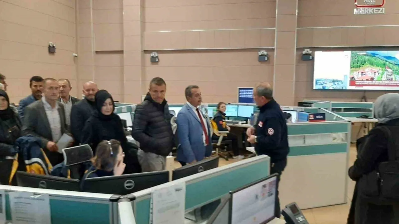 Kütahya Muhtarları 112 Acil Çağrı Merkezi’ni Ziyaret Etti