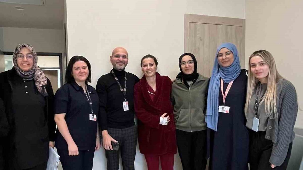 Kütahya Şehir Hastanesi'nde 25 ve 40 cm'lik Dev Yumurtalık Kitleleri Başarıyla Çıkarıldı