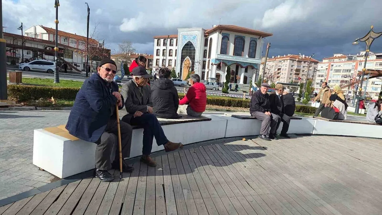 Kütahya, TÜİK Araştırmasında Türkiye'nin 'En Mutlu' 5. Şehri: Yaşam Memnuniyeti %73.76